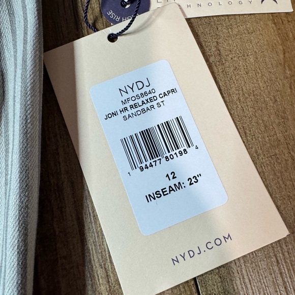 NYDJ
Joni High-Rise Relaxed Capri in Sandbar Stripe - Picture 4 of 8